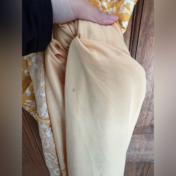 Lulu’s Garden Explorer Mustard Yellow Floral Print Mini Dress Size Medium - Picture 9 of 10